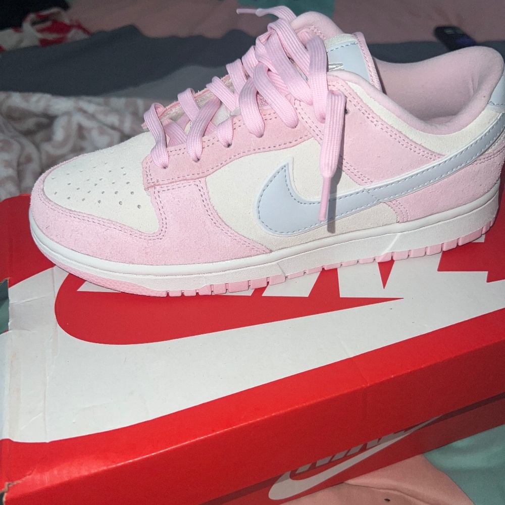 Wmns Dunk Low LX “Pink Foam’